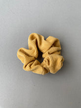 Lade das Bild in den Galerie-Viewer, Scrunchies