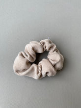 Lade das Bild in den Galerie-Viewer, Scrunchies