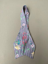 Lade das Bild in den Galerie-Viewer, Schawatte