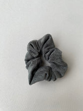 Lade das Bild in den Galerie-Viewer, Scrunchies