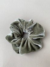 Lade das Bild in den Galerie-Viewer, Scrunchies