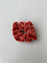 Lade das Bild in den Galerie-Viewer, Scrunchies